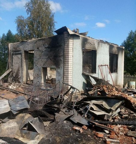 Под Вологдой сгорел единственный дом в деревне. Целые сутки никто не знал о гибели 6 человек