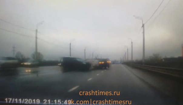 Опубликовано ВИДЕО лобовой аварии на Восточном мосту в Твери