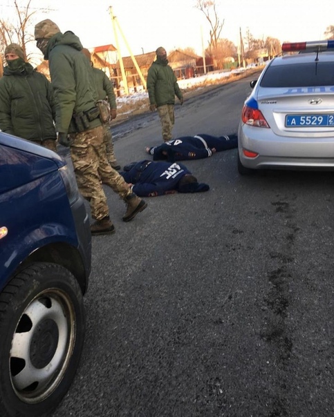 В сети появилось видео жесткого задержания полицейских в Приморье