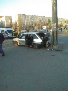 В Петербурге Lada после столкновения с Mazda влетела в толпу пешеходов