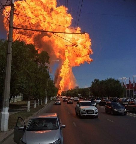 Взрыв газовой заправки в Волгограде попал на ВИДЕО с нескольких ракурсов
